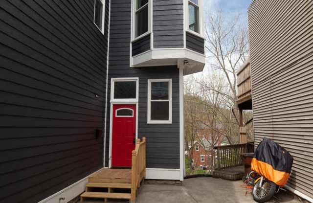 662 West Pike Street