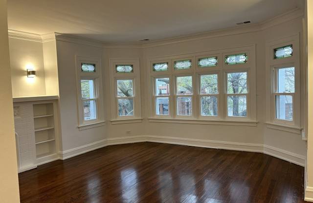 2737 W Lunt Avenue unit: 2W