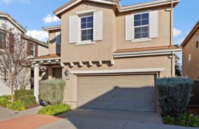 301 Candela Cir
