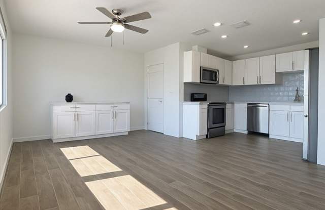 1458 Alwynne Drive N