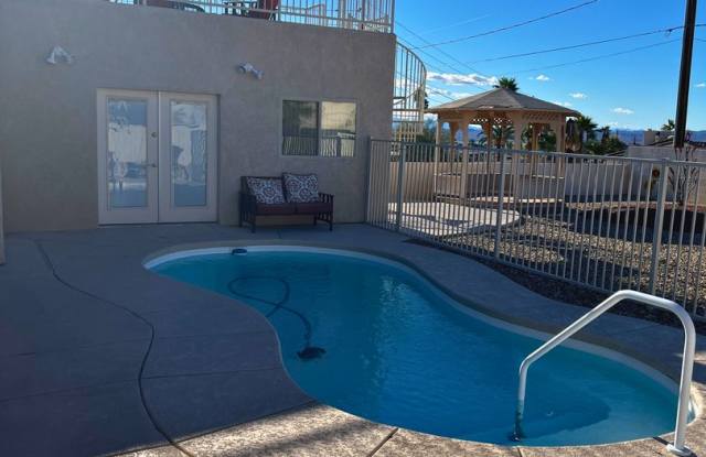 Available Now! Unfurnished Longterm POOL Home!
