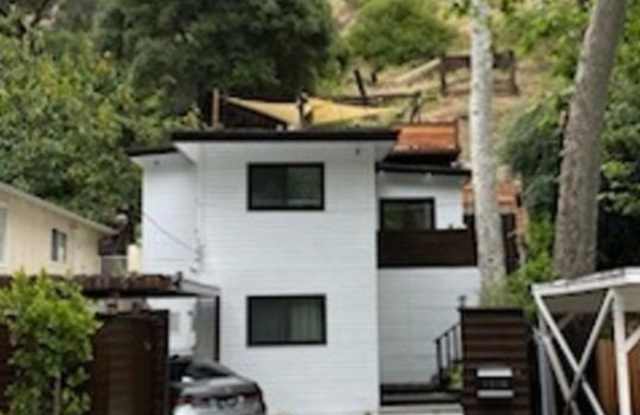 Photo of 1216 N Beverly Glen Blvd