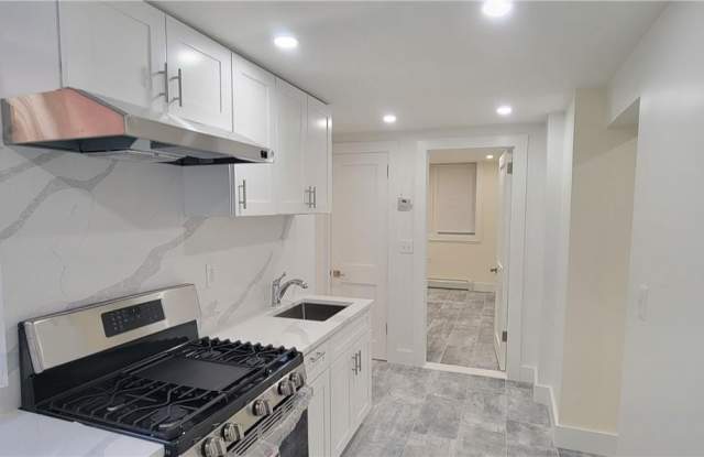 15 Woodlawn Avenue