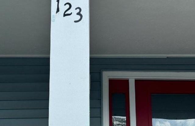 Clifton/Frankfort 3 Bedroom 2-Bath House