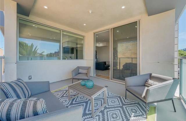 1148 North Detroit Street