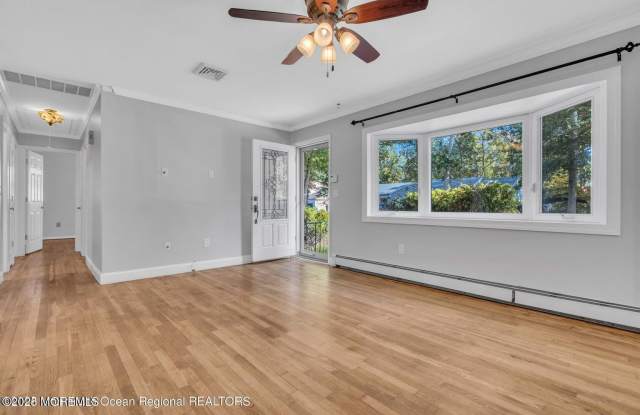 2253 Llewellyn Parkway