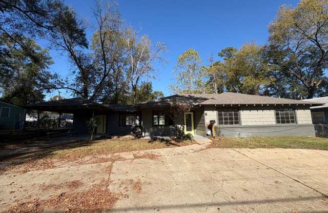 Beautiful 4 bedroom/ 2 bath home with Central Air