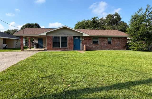 3B/2B Home Available in University Subdivision