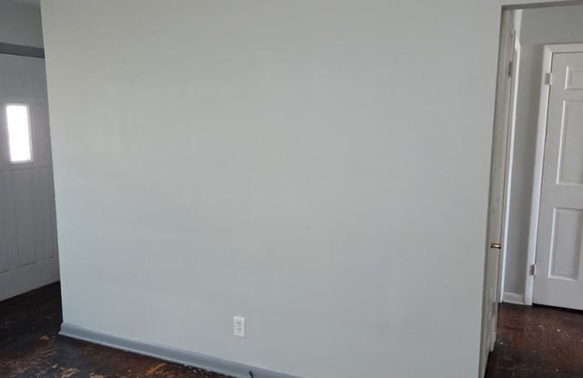 Large 4-Bedroom Single Family Home, Quiet Neighborhood. Available January 1st!