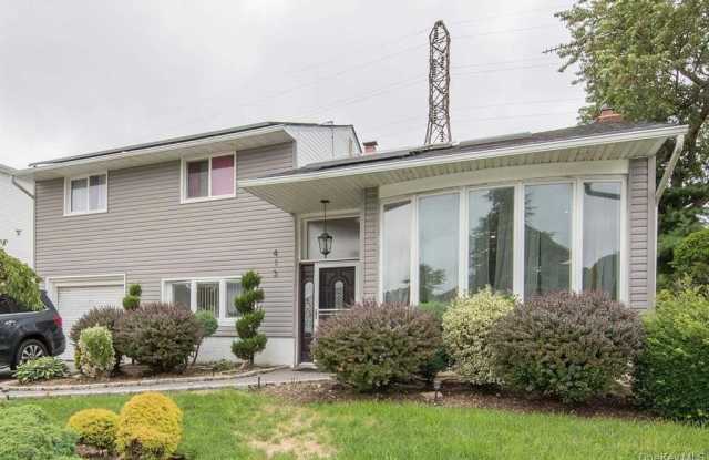 Photo of 413 Clearmeadow Drive