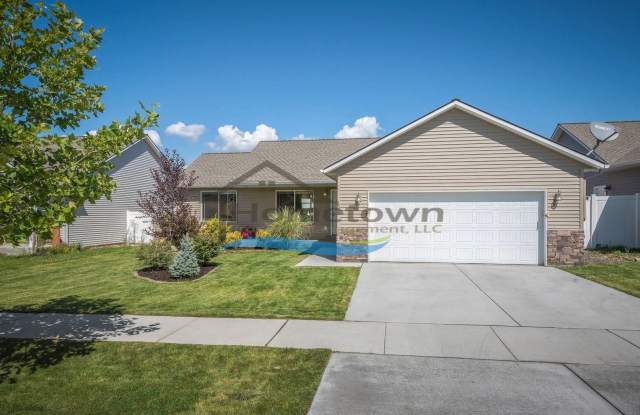 3 Bedroom 2 Bath Rancher with an Attached 2-Car Garage Available in Post Falls! - 1505 East Yellowstone Avenue, Post Falls, ID 83854