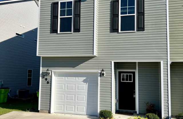 3 Bedroom, 2.5 Bath Townhome - Holly Ridge - 296 Currituck Drive, Holly Ridge, NC 28445