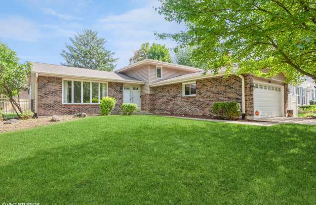 98 QUAIL HOLLOW Court
