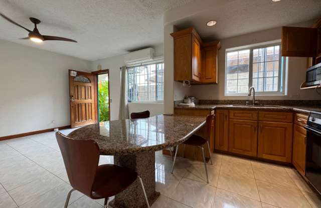 Salt Lake Area 2 bed 1 bath 1 parking Residential Neighborhood