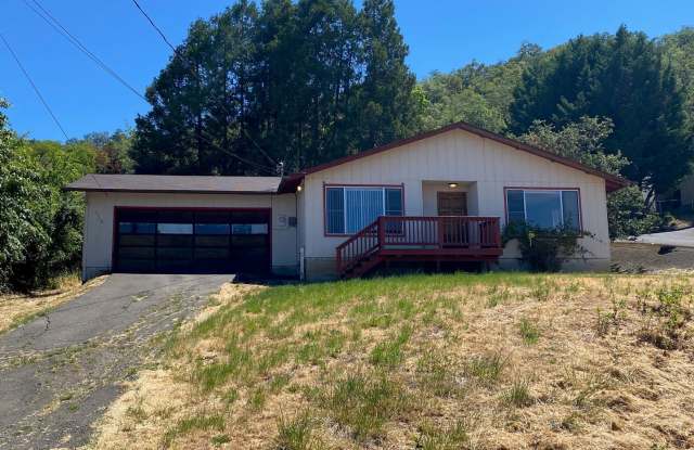 ~Centrally Located 3 Bedroom Home~