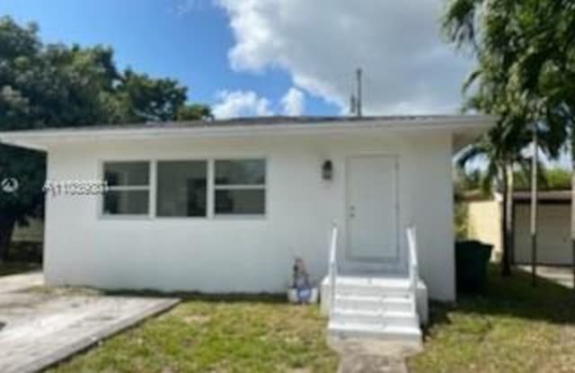 440 NW 140th St - 440 NW 140th St, Golden Glades, FL 33168