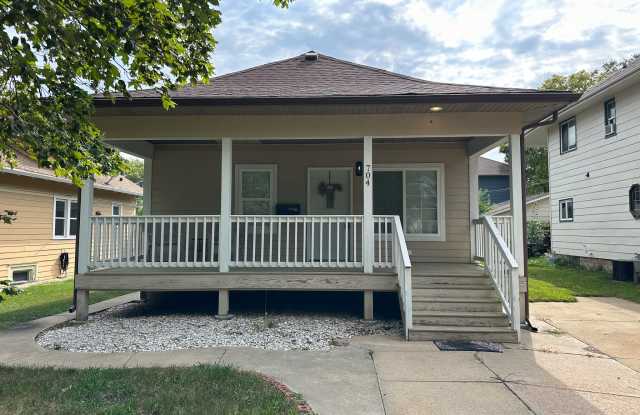 Photo of 704 N Duluth Ave