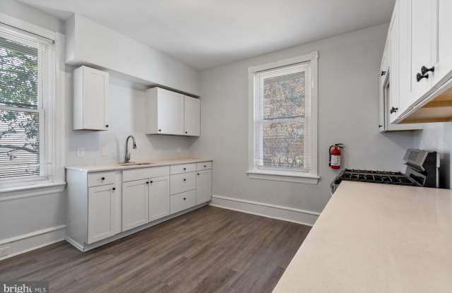 38 CURTIS Avenue unit: B