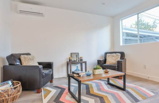 128 N BURLINGTON AVE