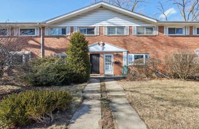 Photo of 414 Skokie Court