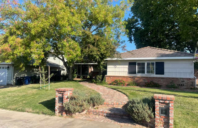 Photo of Charming 3 bedroom home in quiet neighborrhood with detached office!