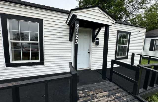 2125 Northeast 15th Street