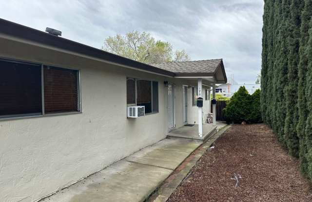 Photo of SINGLE-STORY RENTAL OPPORTUNITY! AMPLE SQUARE FOOTAGE. 2 BEDROOM/1 BATHROOM! LARGE COUNTRY KITCHEN!