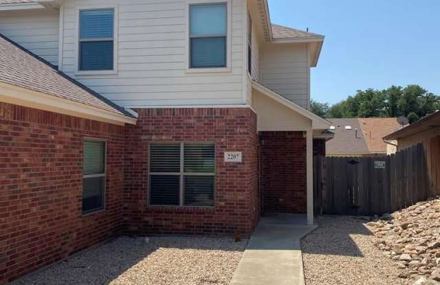 2207 Valleyview Dr