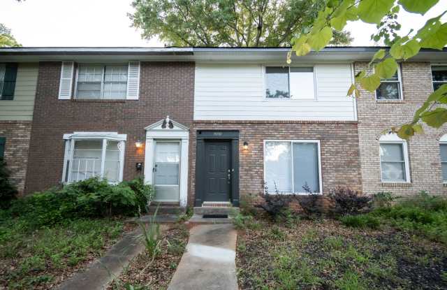 880 College Ave - Available April!