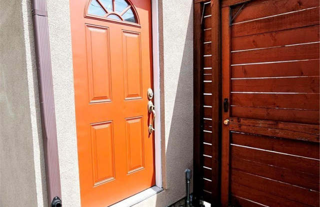 2593 S Westgate Avenue