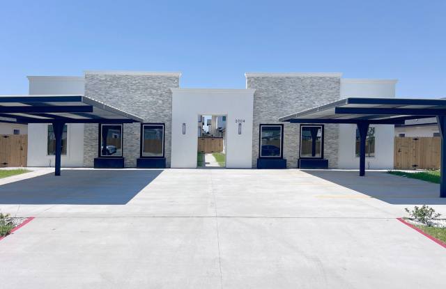 Photo of 2004 E 1st St unit 4