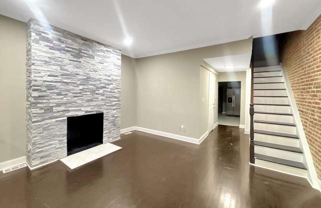 1026 W FAYETTE Street