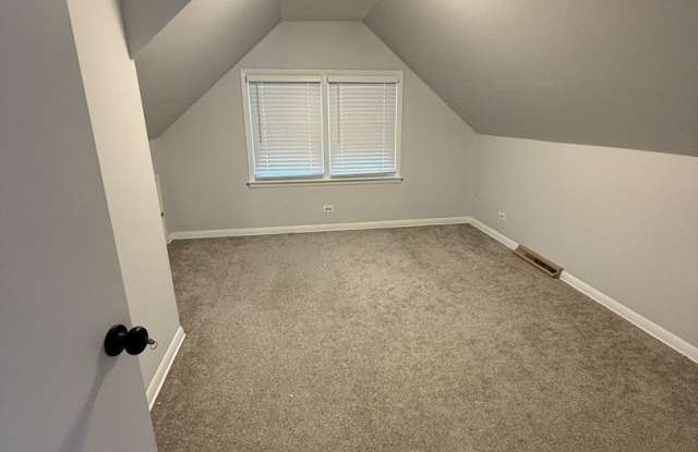 5439 S Lockwood Avenue