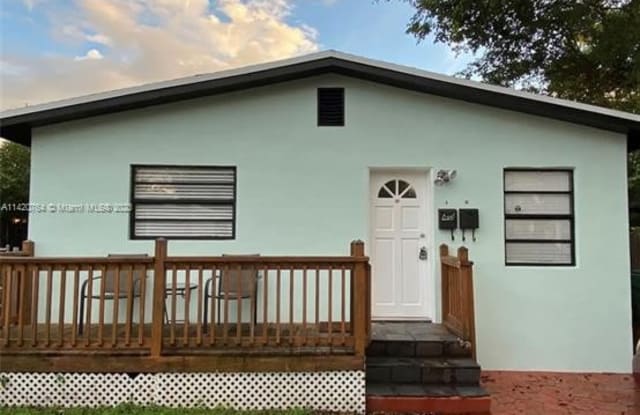 40 SE 12th St - 40 Southeast 12th Street, Dania Beach, FL 33004