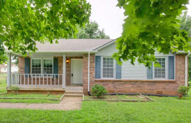 Charming Home With Spacious Living Room and Eat In Kitchen
