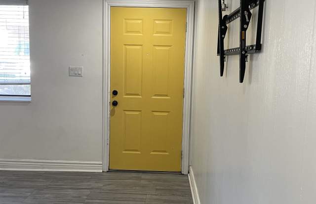 1474 W Lancelot Dr Unit C - 1