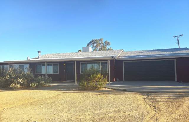 Photo of 3 Bedroom 1.5 Bath Modern Farmhouse near JT National Park * MOVE IN SPECIAL*