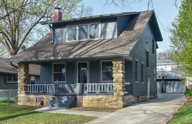 7422 Jefferson St - 7422 Jefferson Street, Kansas City, MO 64114