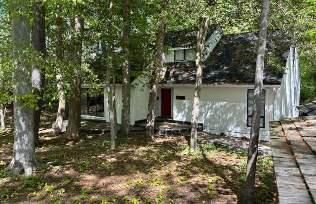 2729 Poplar Lane