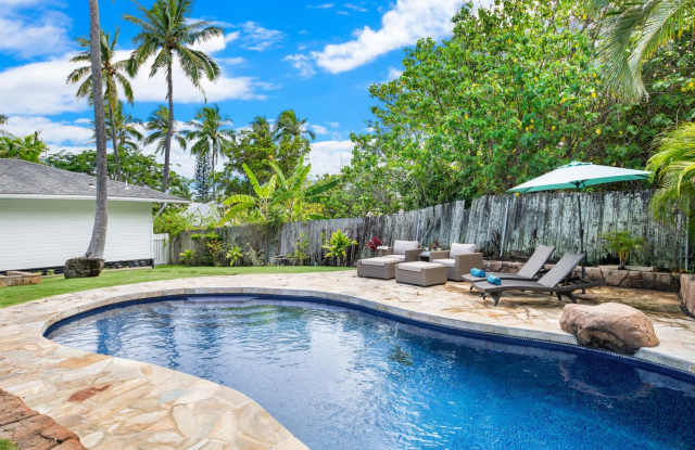 Photo of 3bd/2ba Beachy Charm Home w/Private Pool  Close Walk to beach. Lanikai Cottage