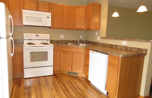 3bd 2ba 2car garage town home $2295/mo+ utilities