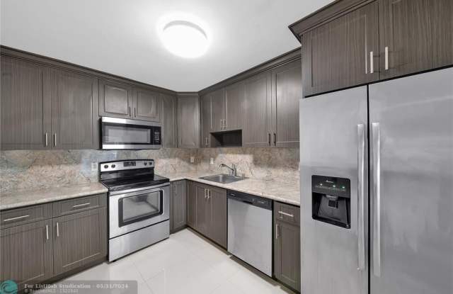 490 N Laurel Dr
