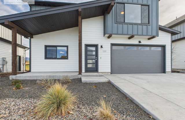 Photo of 3 Bedroom plus office space - Modern Comfort in a Peaceful Setting