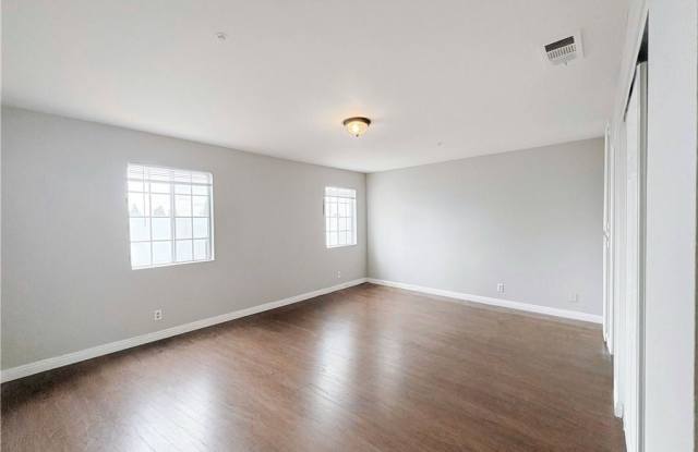 877 South Greenwood Avenue