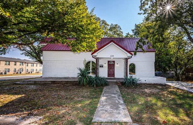 Photo of Beautifully updated 4 bed / 2 bath home