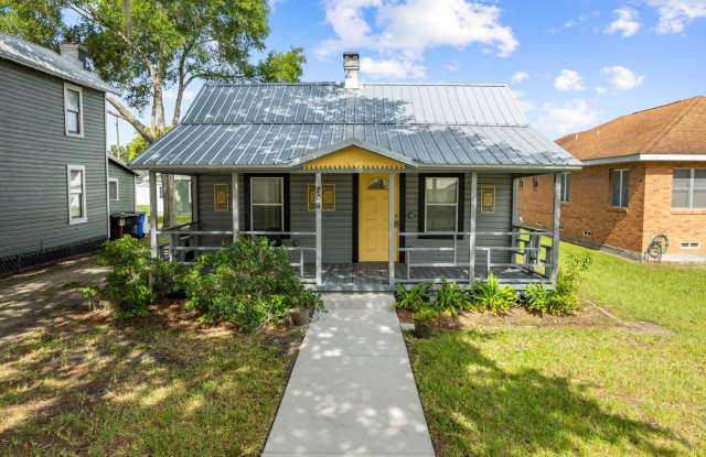 CHARMING DOWNTOWN ST. CLOUD COTTAGE – 2 BEDROOM / 1 BATH