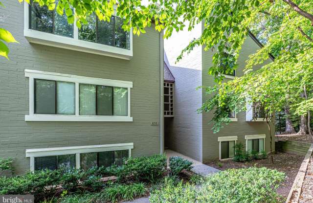 2210 SPRINGWOOD Drive