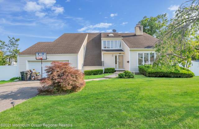 45 Roslyn Court