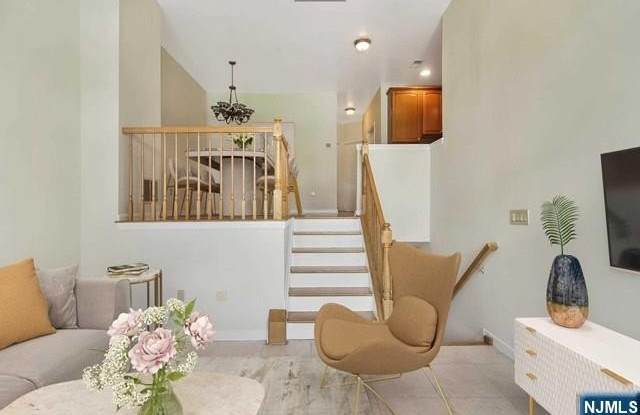 268 Roslyn Court 268