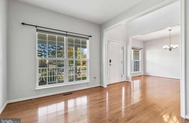 9871 UPPER MILL Loop